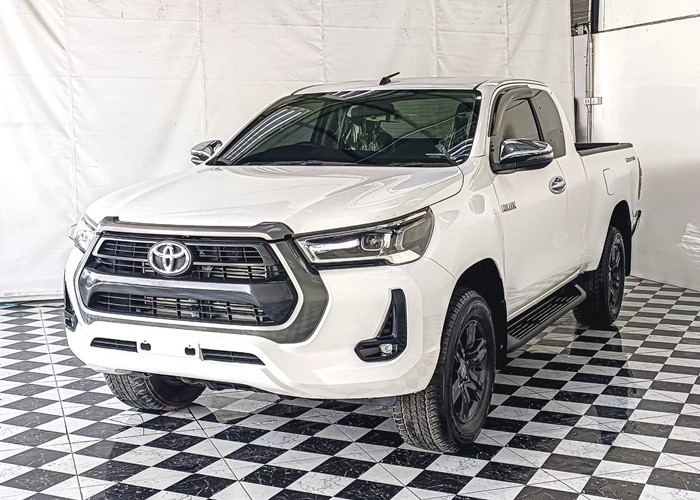 TOYOTA Hilux