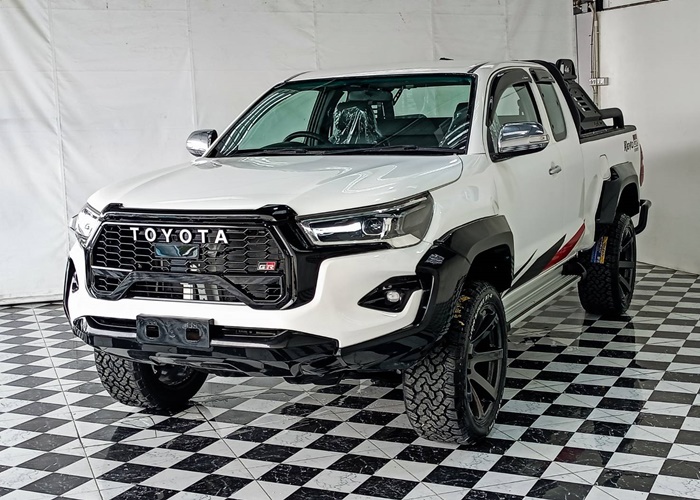 TOYOTA Hilux