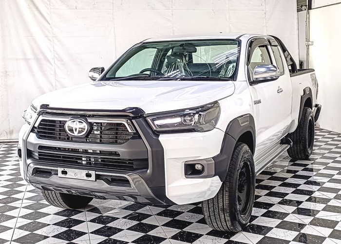 TOYOTA Hilux