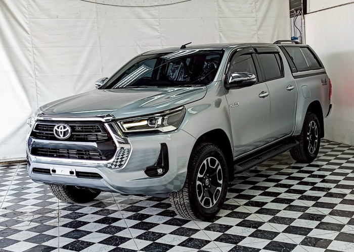 TOYOTA Hilux