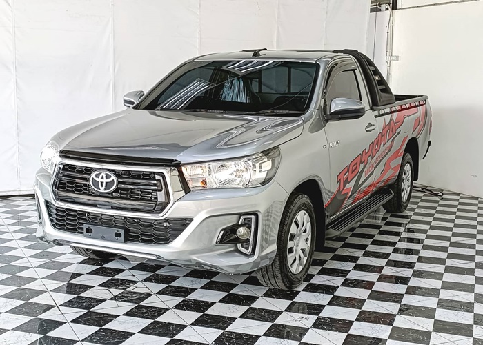 TOYOTA Hilux