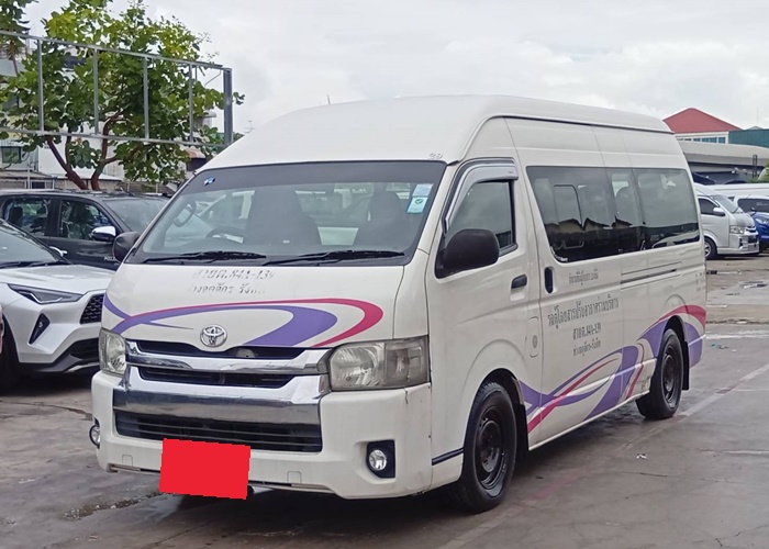 TOYOTA COMMUTER