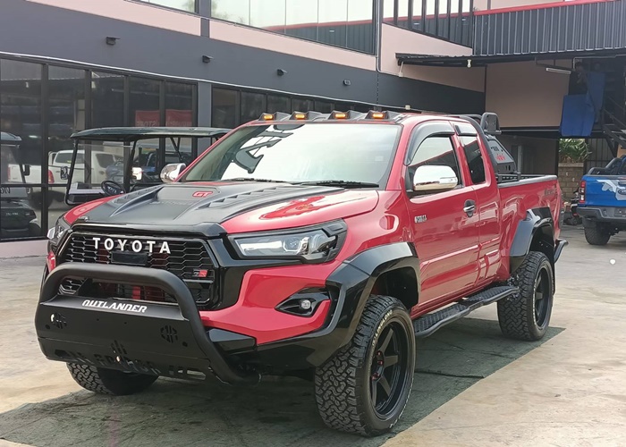 TOYOTA Hilux