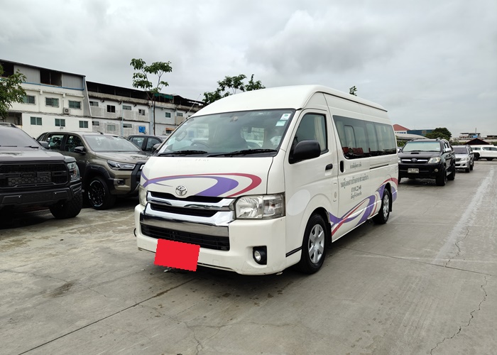 TOYOTA COMMUTER