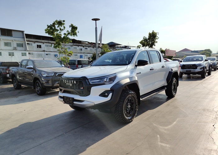 TOYOTA Hilux