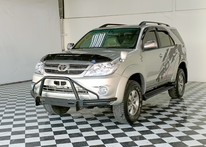 TOYOTA Fortuner