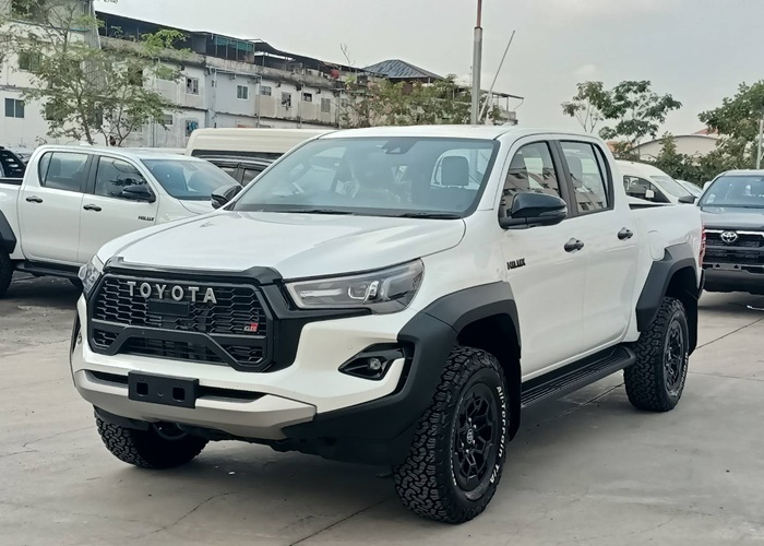 TOYOTA Hilux