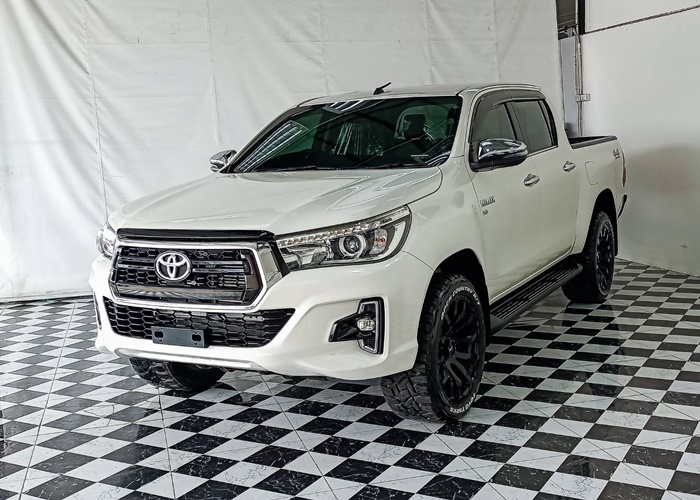 TOYOTA Hilux