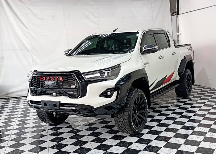 TOYOTA Hilux