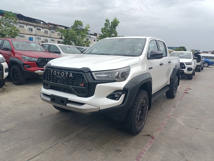 TOYOTA Hilux