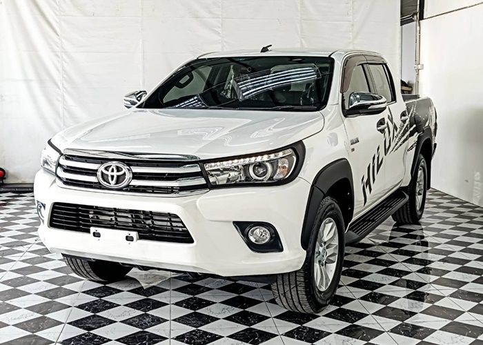 TOYOTA Hilux