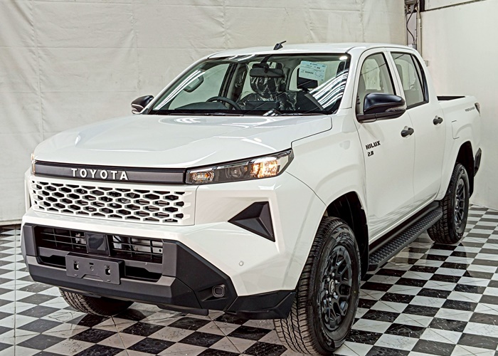 TOYOTA Hilux TRAVO