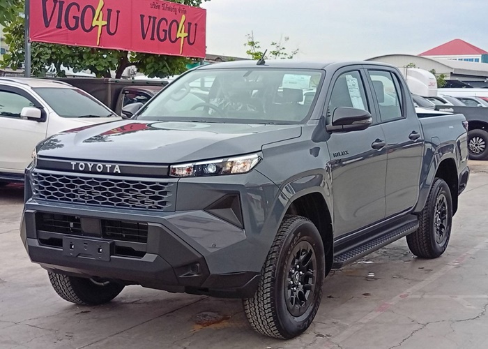 TOYOTA Hilux TRAVO