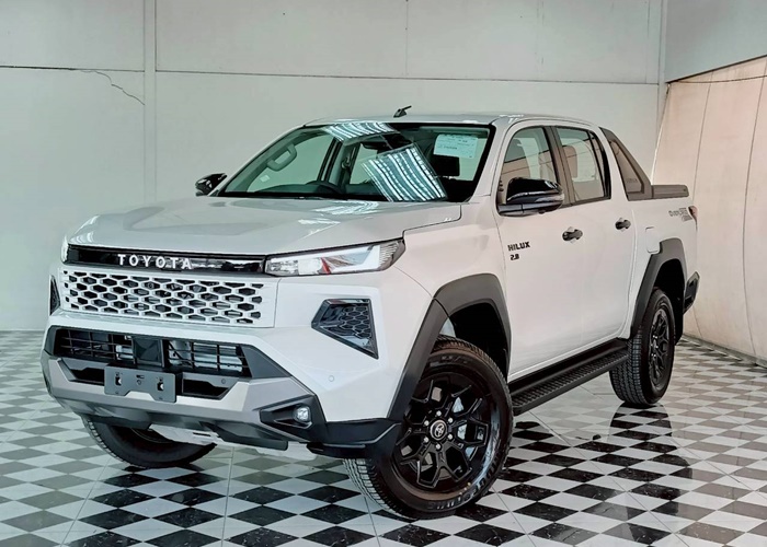 TOYOTA TRAVO OVERLAND PLUS