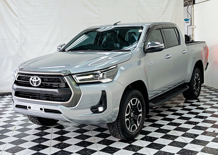 TOYOTA Hilux