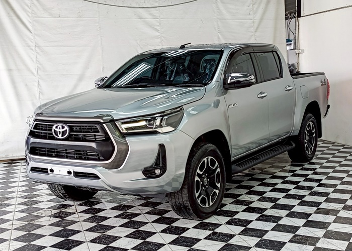 TOYOTA Hilux