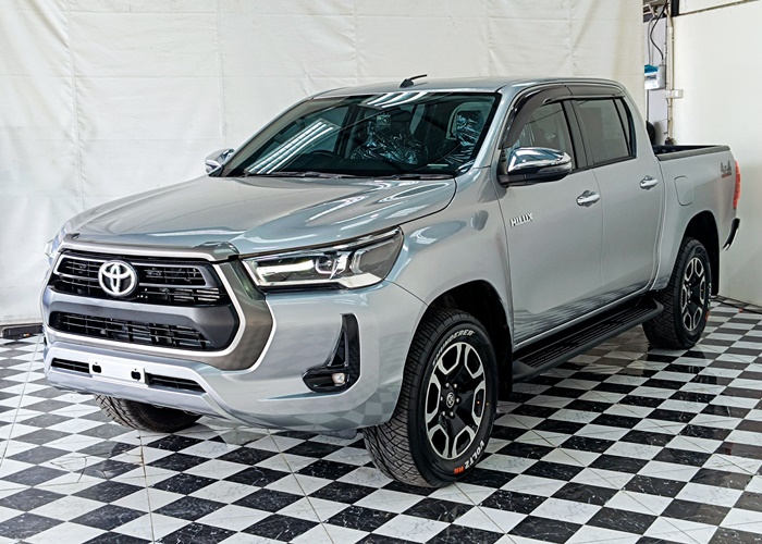 TOYOTA Hilux