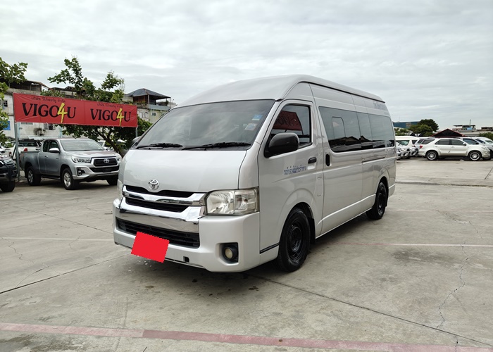 TOYOTA COMMUTER