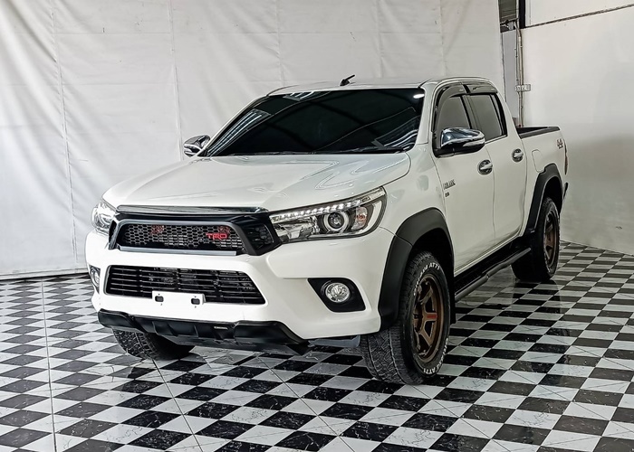 TOYOTA Hilux