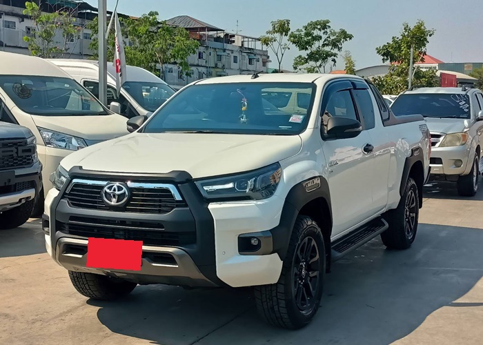 TOYOTA Hilux