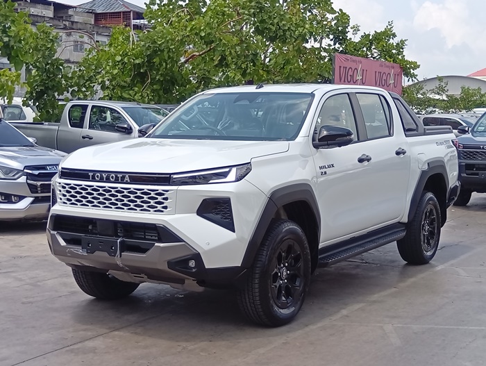 TOYOTA TRAVO OVERLAND PLUS