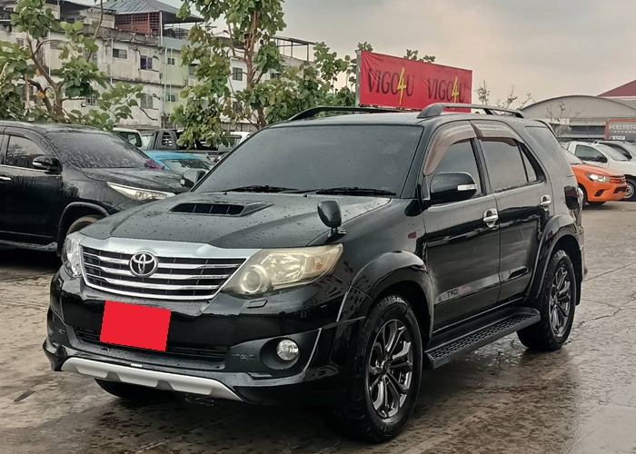 TOYOTA Fortuner