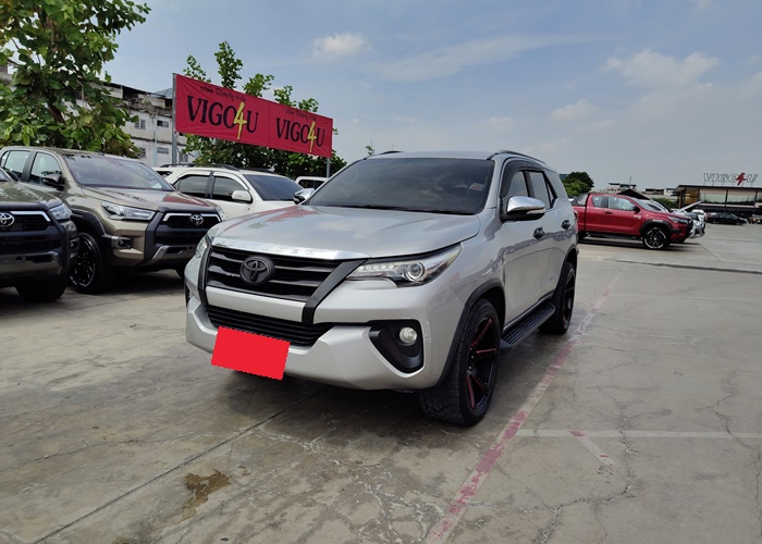 TOYOTA Fortuner