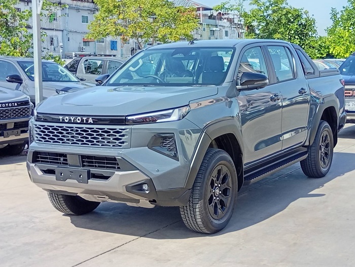 TOYOTA HILUX TRAVO OVERLAND PLUS
