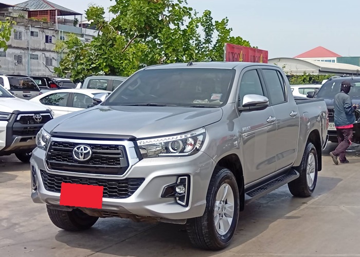 TOYOTA Hilux