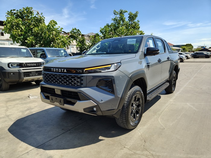 TOYOTA HILUX TRAVO OVERLAND PLUS