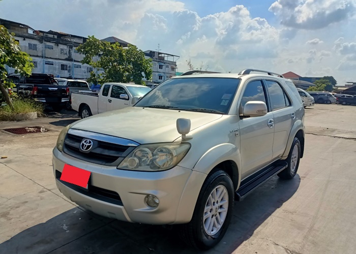 TOYOTA Fortuner