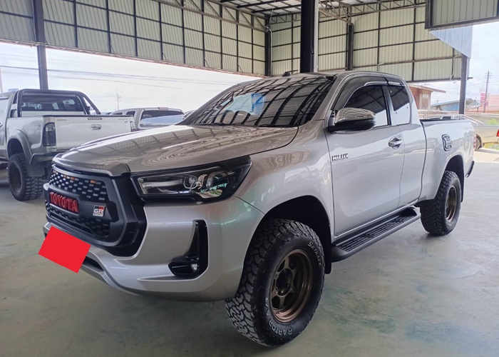 TOYOTA Hilux