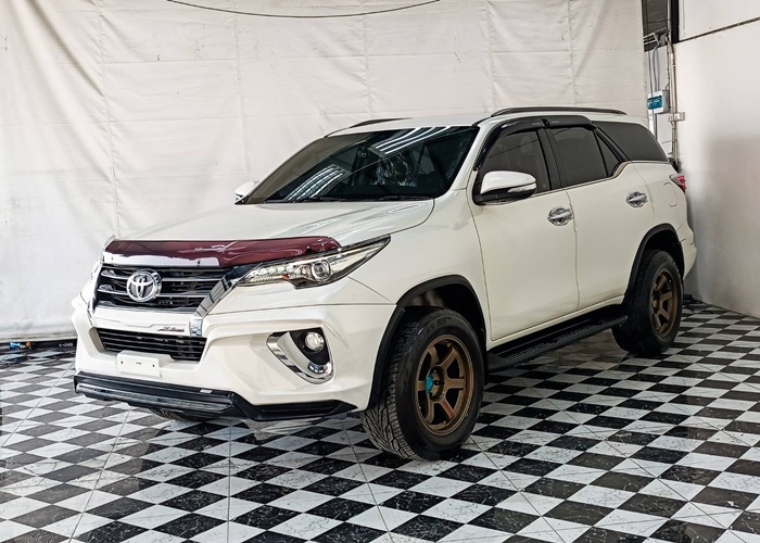 TOYOTA Fortuner