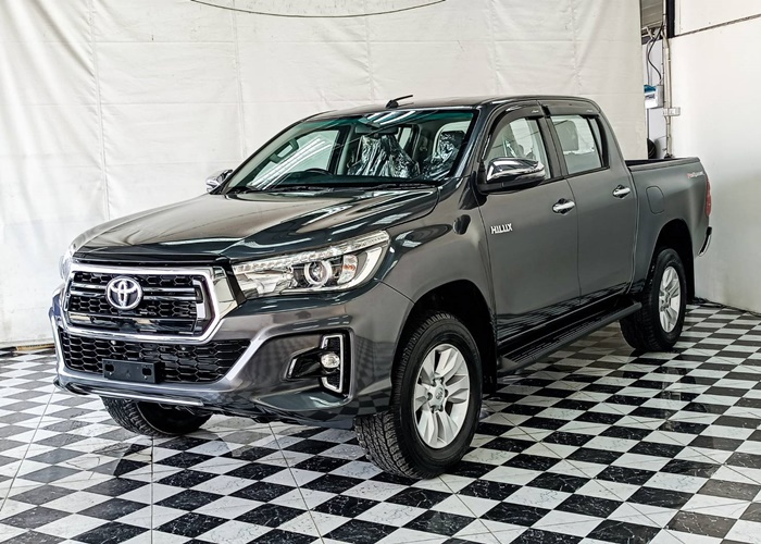 TOYOTA Hilux