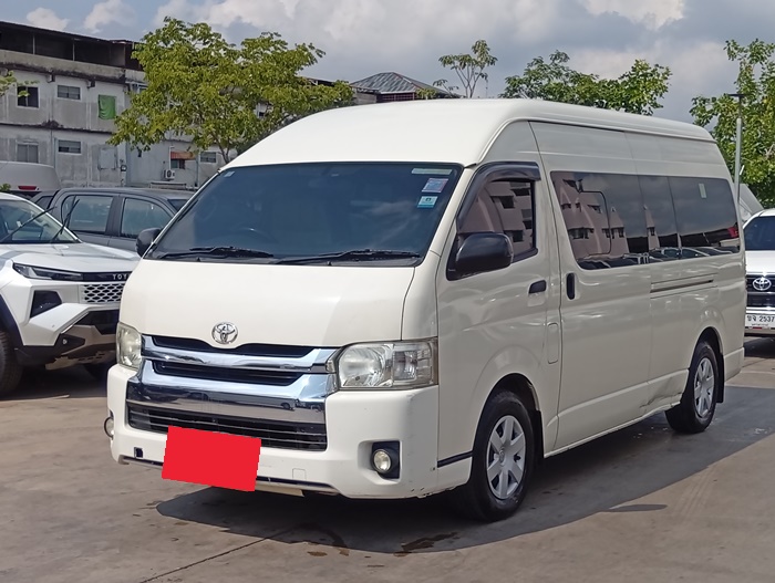 TOYOTA COMMUTER