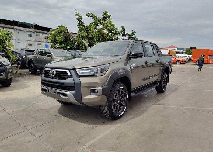 TOYOTA Hilux