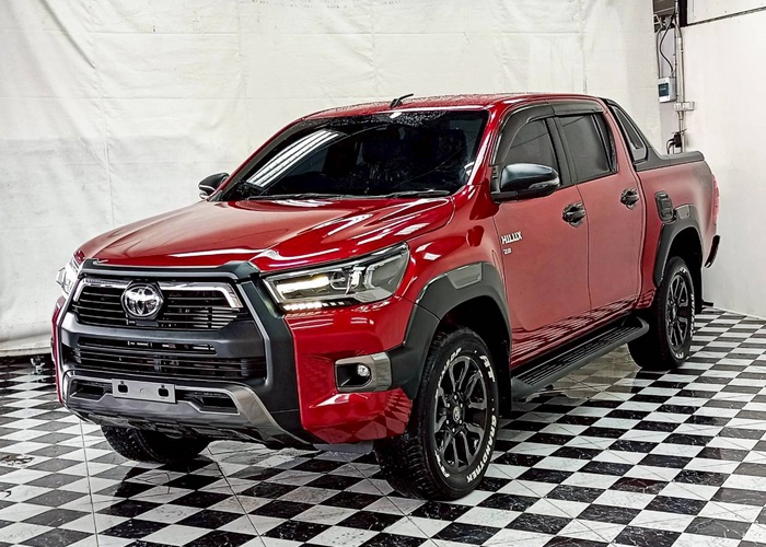 TOYOTA Hilux