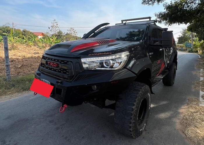 TOYOTA Hilux