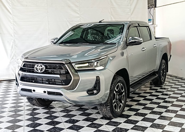 TOYOTA Hilux