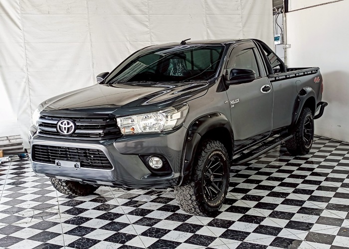 TOYOTA Hilux