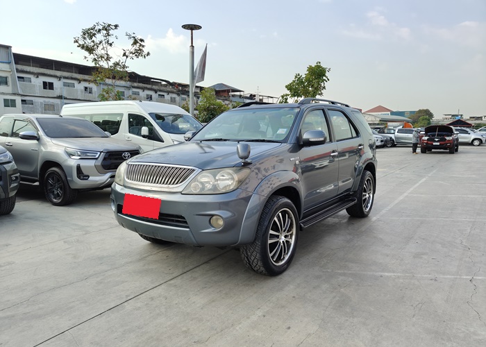 TOYOTA Fortuner