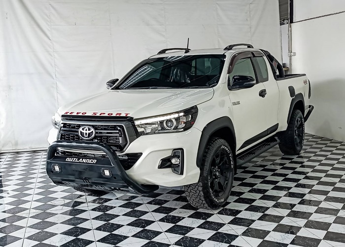 TOYOTA Hilux