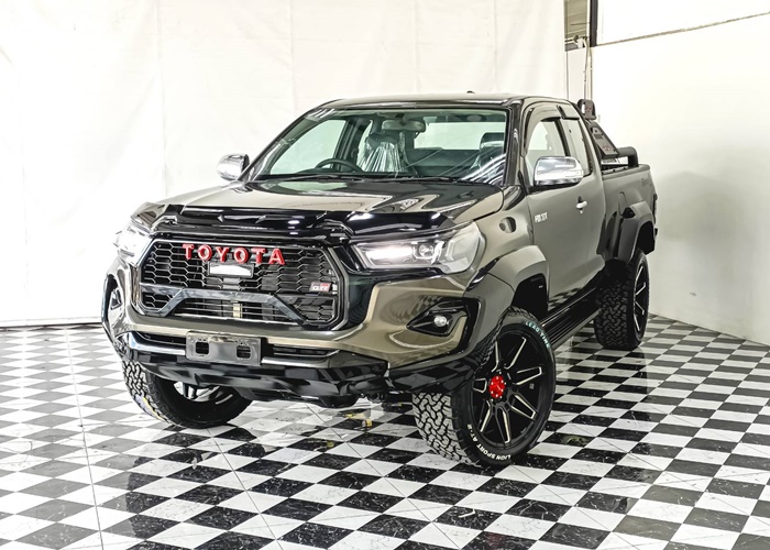 TOYOTA Hilux