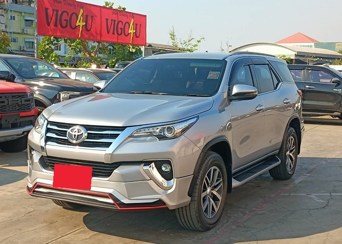 TOYOTA Fortuner