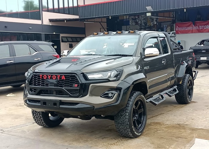 TOYOTA Hilux