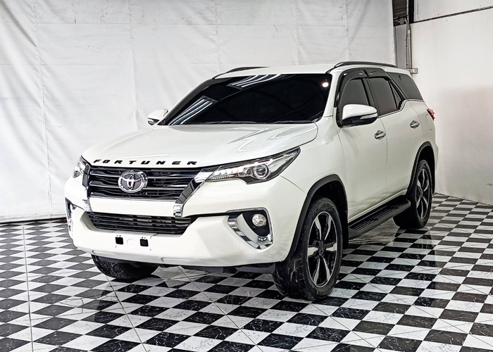 TOYOTA Fortuner