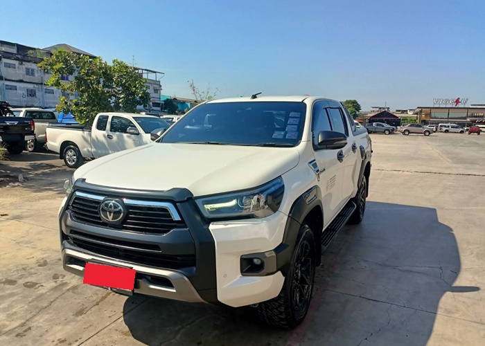 TOYOTA Hilux