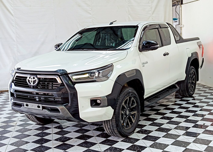 TOYOTA Hilux
