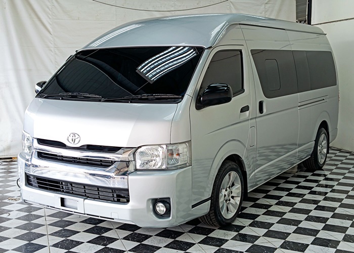 TOYOTA COMMUTER