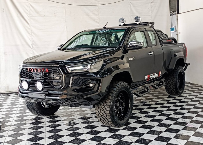 TOYOTA Hilux